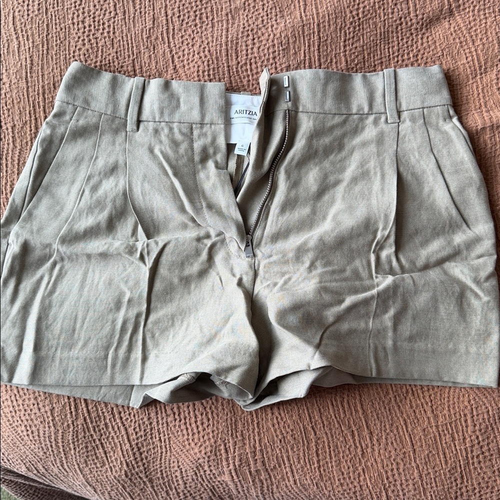 Aritzia Linen Effortless shorts - light green